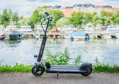 Ta dig runt i Stockholm på en egen elscooter – enklare, effektivare och billigare